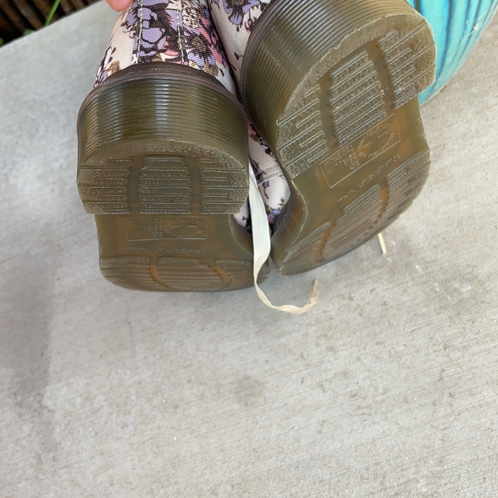 Dr. Martens Lester Shoes Sz 7 - Picture 6 of 8